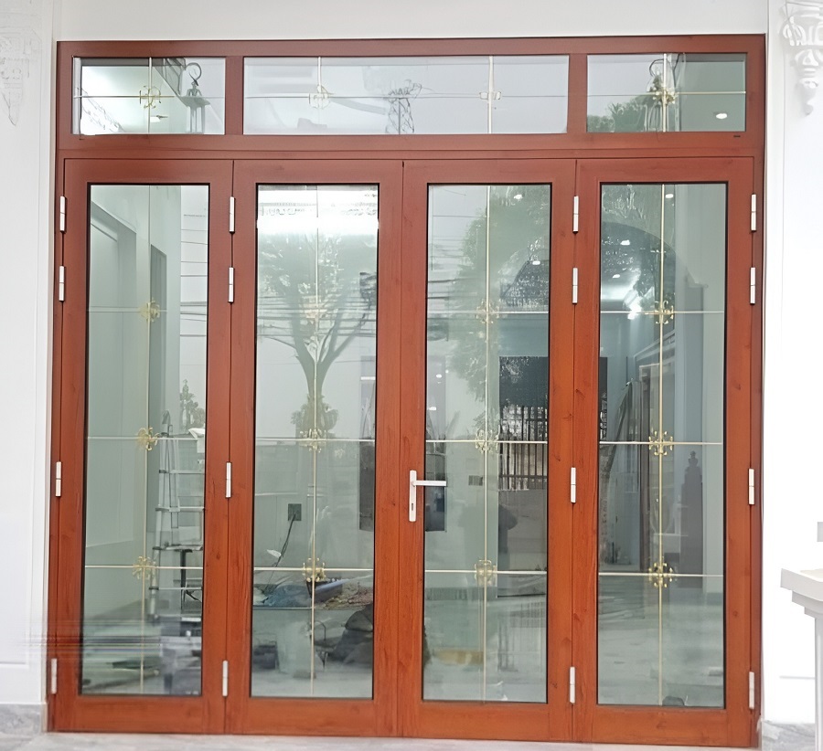 Thiết kế cửa nhôm kính 4 cánh vân gỗ ấn tượng